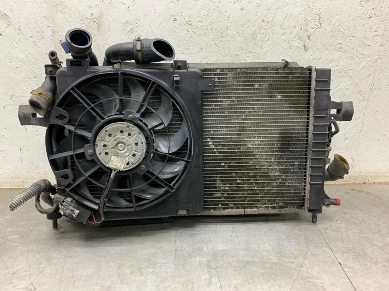 Кассета радиаторов в сборе Opel Astra H 2005 24467445 УНИВЕРСАЛ Z17DTH