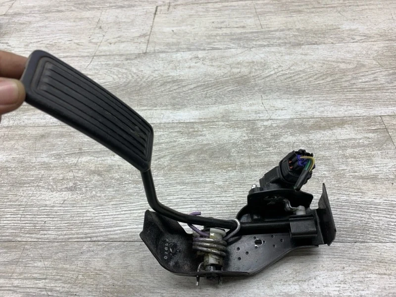 Педаль газа TOYOTA COROLLA VERSO 2005 7801013011 МИНИВЭН 2AD-FTV