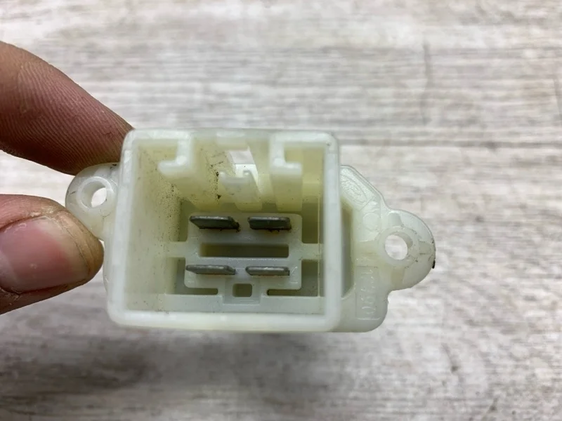 Резистор FORD FOCUS 2010 1855157 УНИВЕРСАЛ DV6T GPDA