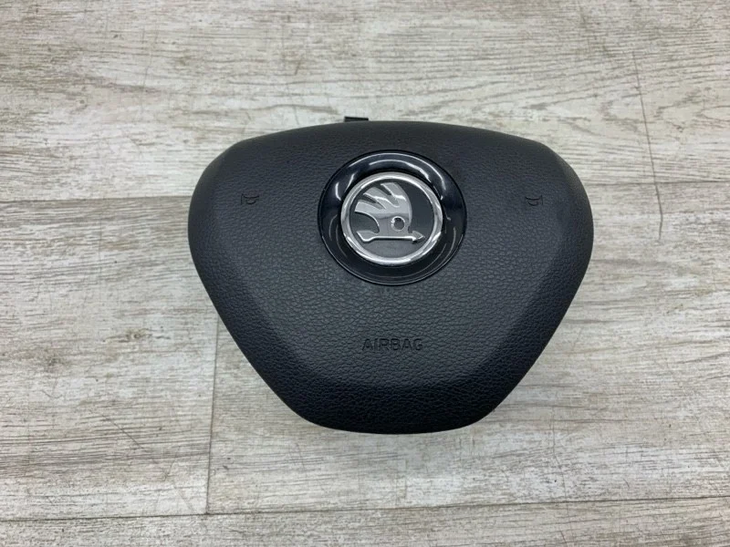 Подушка безопасности в руль SKODA OCTAVIA 2013 5E0880201B УНИВЕРСАЛ CJZA