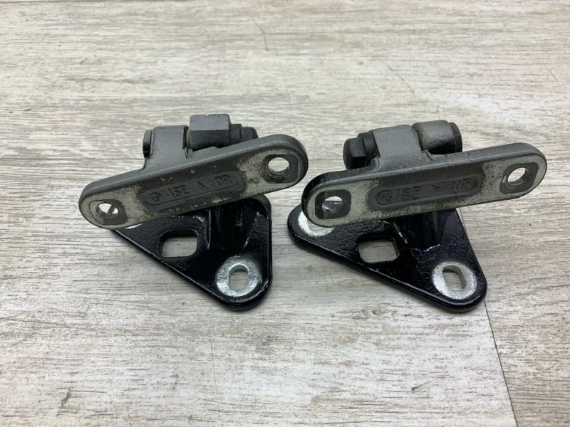 Петля двери Mercedes-Benz E-Class 2006 A2117201837 СЕДАН 642.920, передняя правая