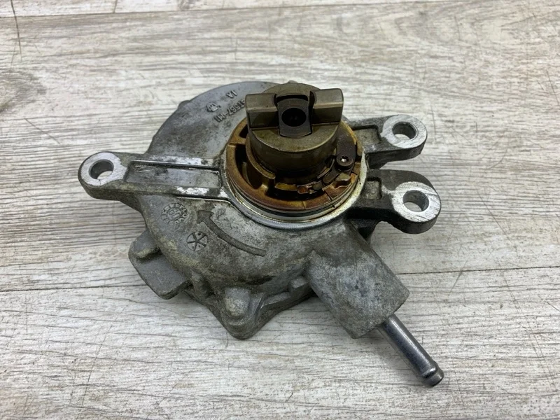 Насос вакуумный Toyota Avensis 2009 293000W022 УНИВЕРСАЛ 2ZR-FAE