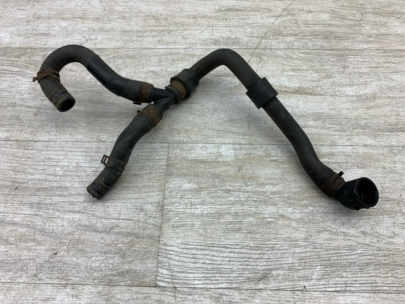 Патрубок системы охлаждения Skoda Octavia 2013 5Q0122051BD УНИВЕРСАЛ CJZA