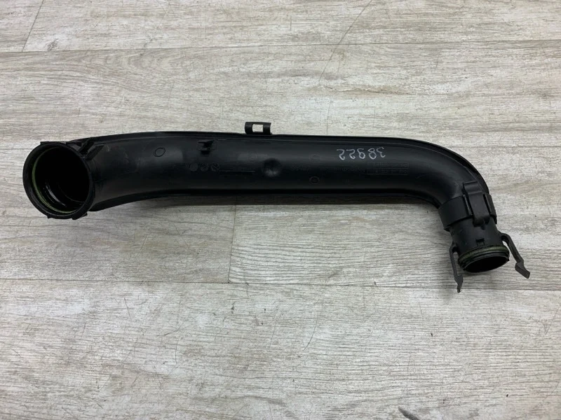 Патрубок интеркулера Skoda Octavia 2013 04E145673C УНИВЕРСАЛ CJZA