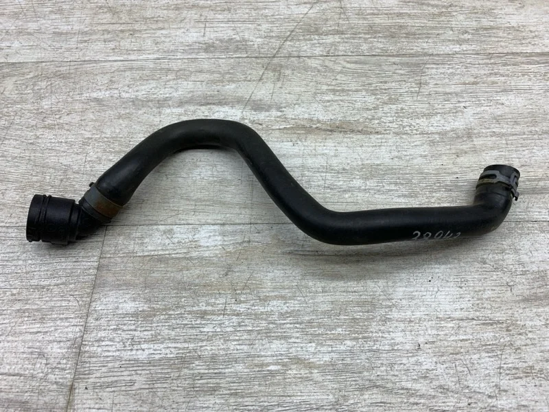 Патрубок системы охлаждения SKODA OCTAVIA 2013 5Q0122157BP УНИВЕРСАЛ CJZA