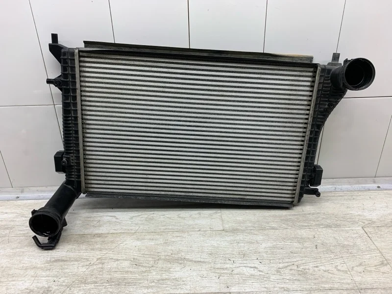 Радиатор интеркулера SKODA OCTAVIA 2008 1K0145803Q СЕДАН BLS