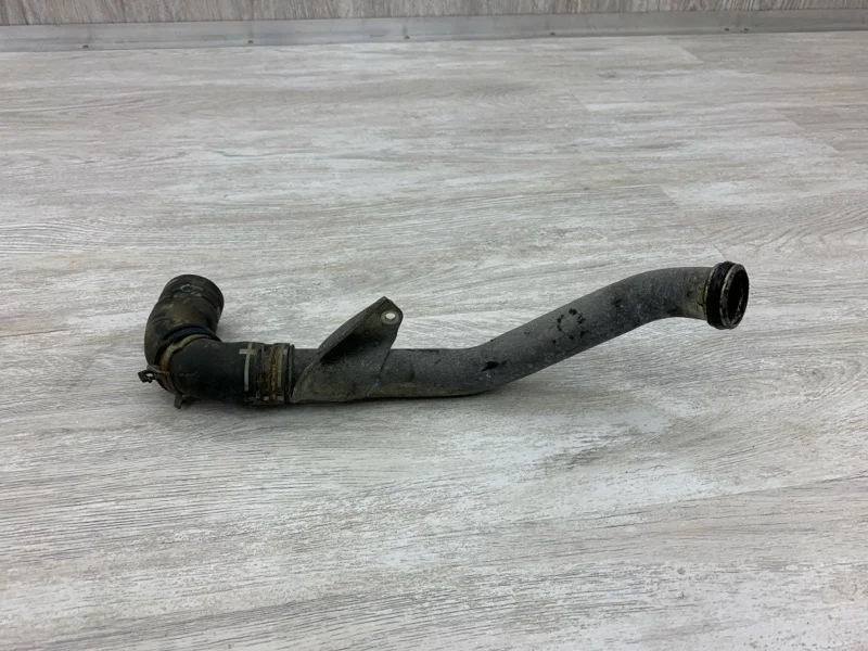 Патрубок системы охлаждения Ford Mondeo 2010 1256529 УНИВЕРСАЛ KLBA