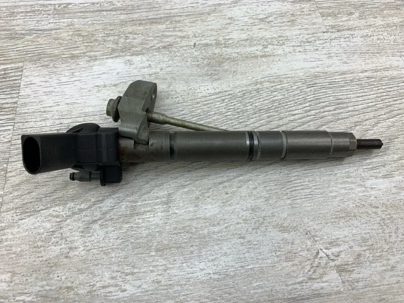 Форсунка топливная Audi A6 2012 059130277CD УНИВЕРСАЛ CLAA