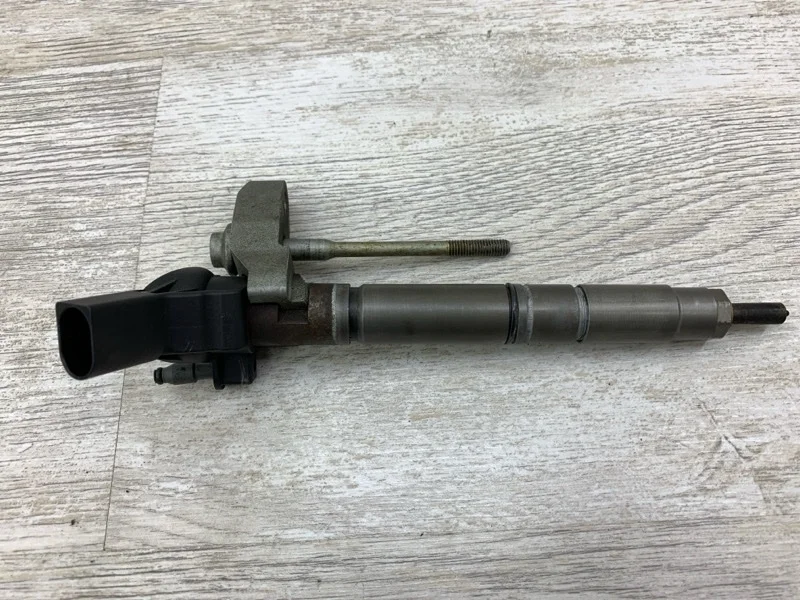 Форсунка топливная Audi A6 2012 059130277CD УНИВЕРСАЛ CLAA