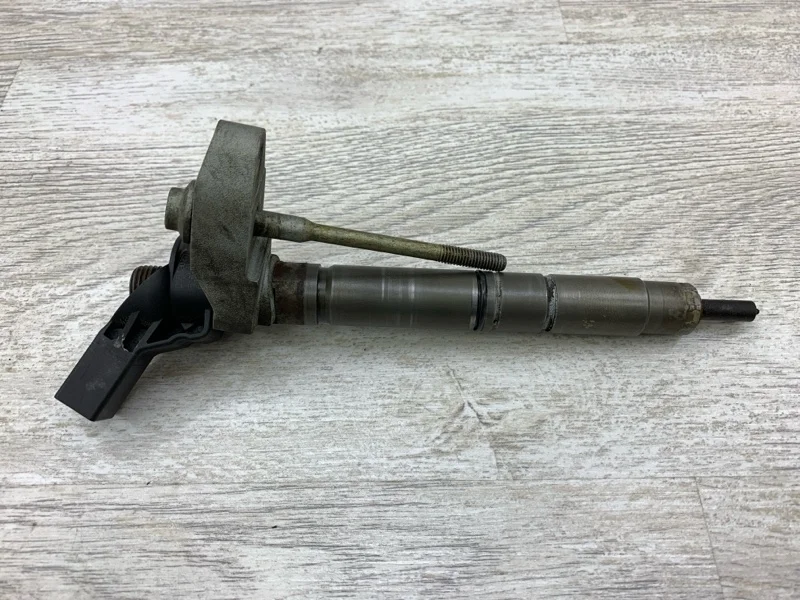 Форсунка топливная Audi A6 2012 059130277CD УНИВЕРСАЛ CLAA