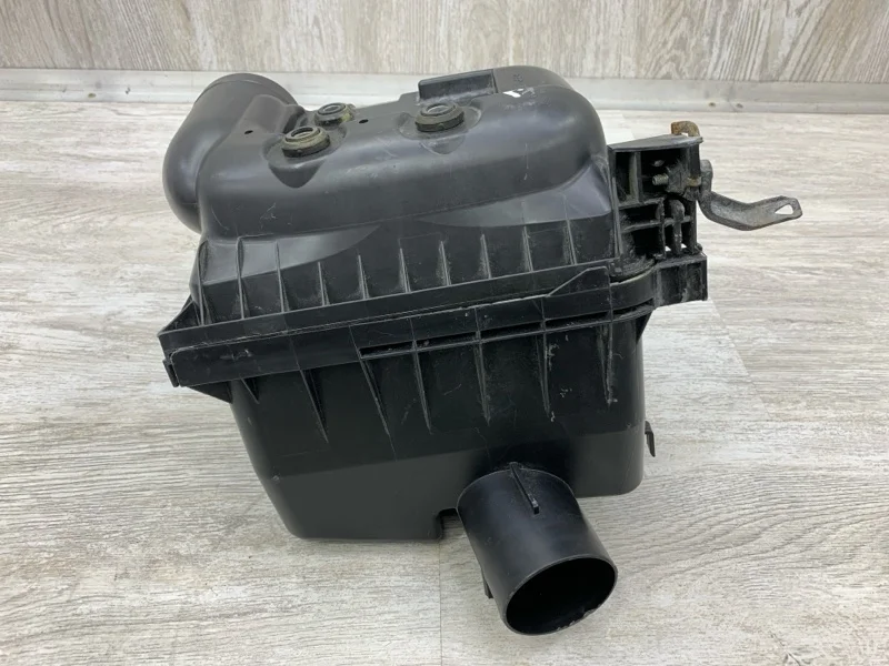 Корпус воздушного фильтра Toyota Auris 2009 177050Y020 ХЭТЧБЕК 1NR-FE