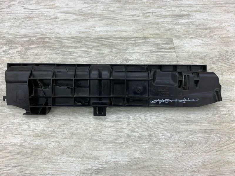Крепление радиатора BMW X1 2011 17107524912 ВНЕДОРОЖНИК N47 D20 C, переднее левое