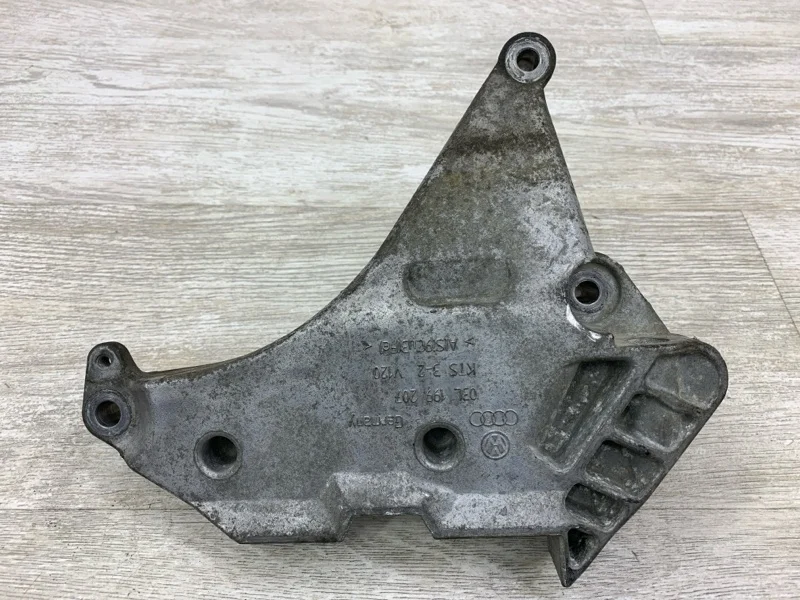 Кронштейн опоры двигателя SKODA OCTAVIA 2009 03L199207 УНИВЕРСАЛ CEGA, правый