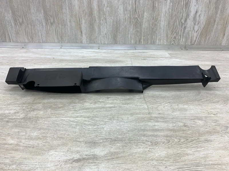 Дефлектор радиатора SKODA OCTAVIA 2010 1Z0121285F УНИВЕРСАЛ BMM