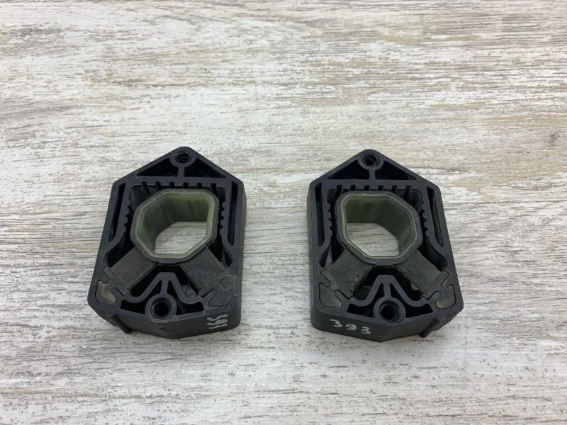 Кронштейн интеркулера SKODA OCTAVIA 2010 1Z0121367B УНИВЕРСАЛ BMM