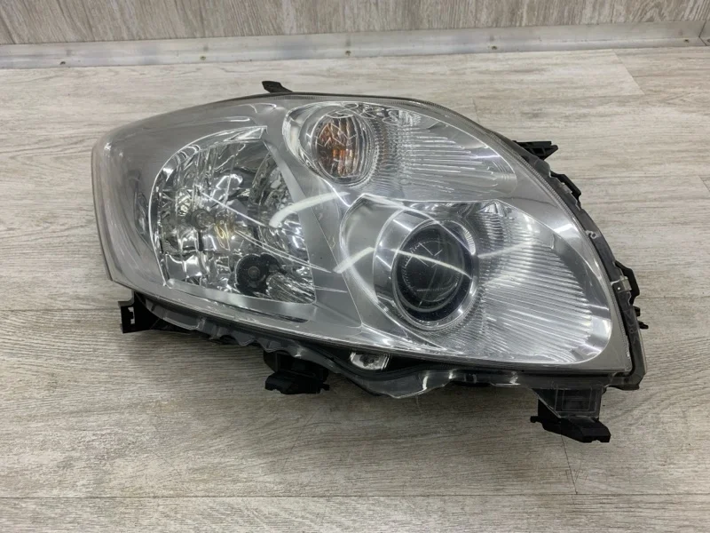 Фара TOYOTA AURIS 2007 8113002470 ХЭТЧБЕК 4ZZ-FE, передняя правая