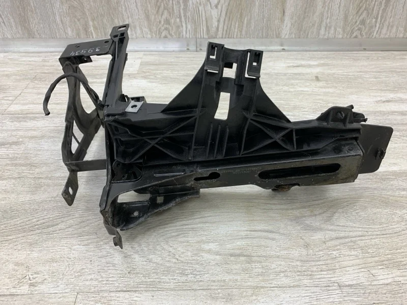 Кронштейн крепления фары BMW 5 2011 51647200793 СЕДАН N47D20C, передний левый