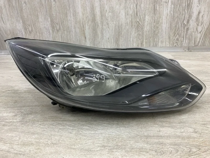 Фара Ford Focus 2011 1873933 УНИВЕРСАЛ T3DB, передняя правая