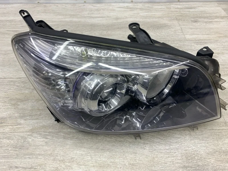 Фара TOYOTA RAV4 2006 8113042310 ВНЕДОРОЖНИК 2AD-FTV, передняя правая