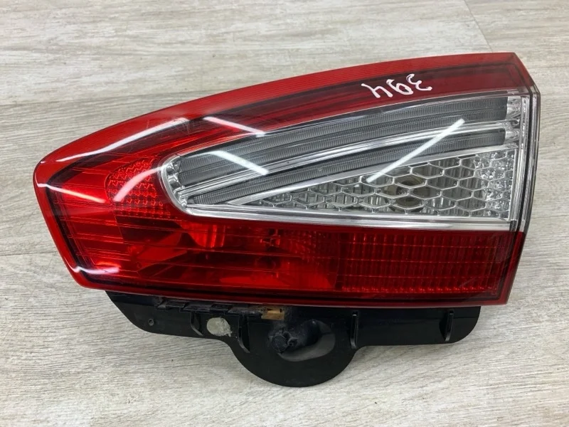 Фонарь Ford Mondeo 2010 1767492 УНИВЕРСАЛ UFBA, задний правый