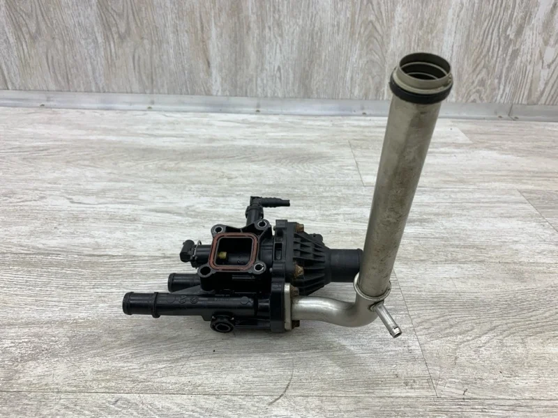 Корпус термостата Opel Astra J 2012 55564890 ХЭТЧБЕК A16LET