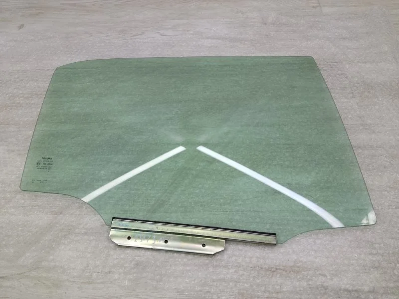 Стекло двери TOYOTA AURIS 2008 6810302210 ХЭТЧБЕК 1ZR-FE, заднее правое