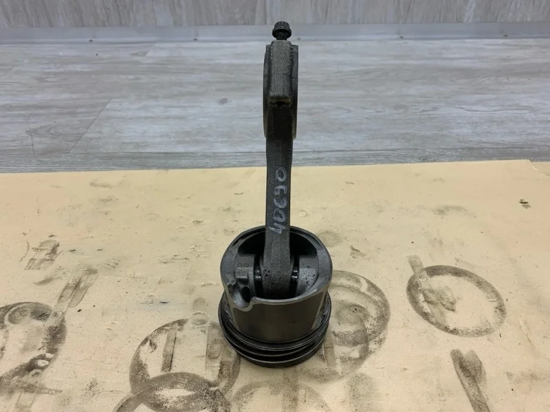 Шатун AUDI A5 2011 038198401F СЕДАН CAGA