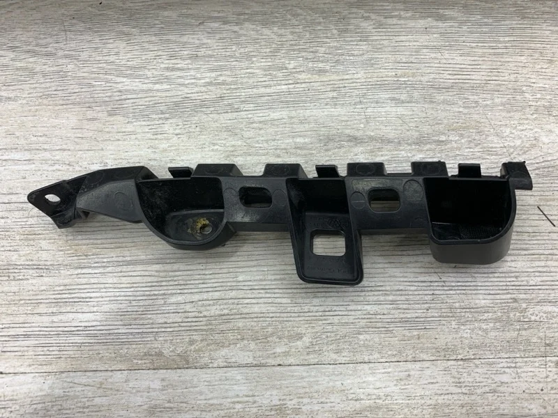 Кронштейн крепления крыла VOLKSWAGEN PASSAT B7 2013 3AA807184 УНИВЕРСАЛ CAYC, передний правый