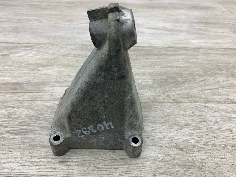 Кронштейн опоры двигателя Mercedes-Benz C-Class 2005 A2712230804 СЕДАН 271.946 30 629634