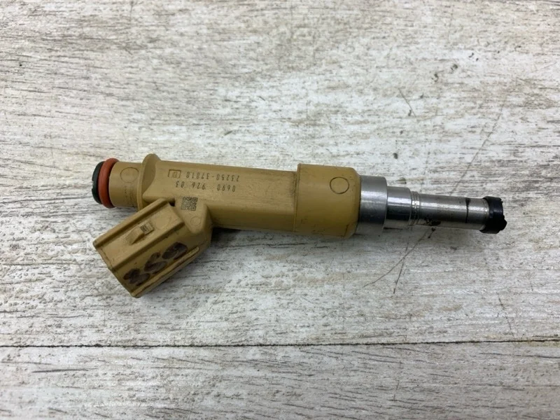 Форсунка топливная TOYOTA PRIUS 2009 2320939146 ХЭТЧБЕК 2ZR-FXE