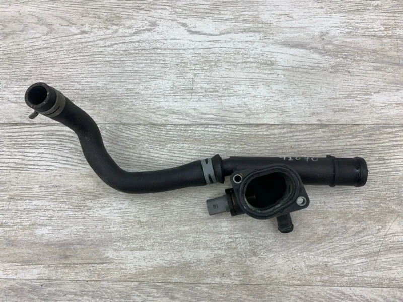 Фланец системы охлаждения SKODA FABIA 2006 038121132D УНИВЕРСАЛ BNM