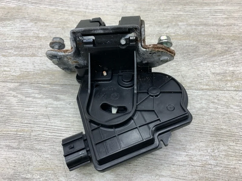 Замок двери багажника TOYOTA AURIS 2011 6935002080 ХЭТЧБЕК 1ND-TV