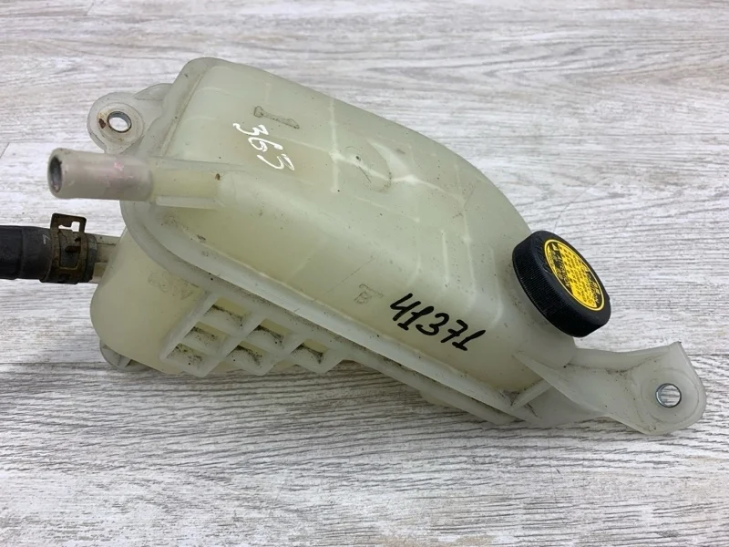 Бачок расширительный Toyota Auris 2009 164800D030 ХЭТЧБЕК 1NR-FE