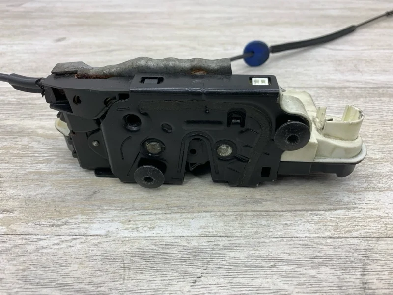 Замок двери Volkswagen Scirocco 2009 5N1837015E ХЭТЧБЕК CBDB, передний левый