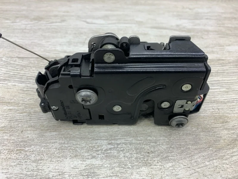 Замок двери Skoda Octavia 2007 3D1837016AC УНИВЕРСАЛ BLS, передний правый