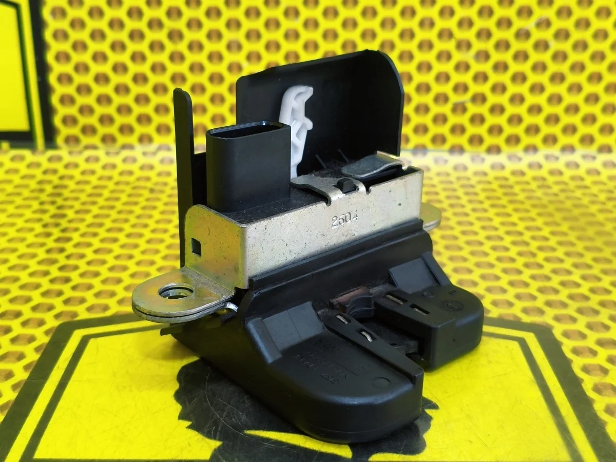 Замок багажника Volkswagen Golf 2011 5K0827505A MK6 BSE