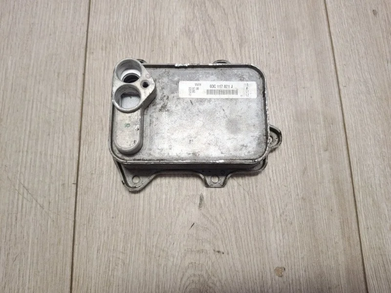 Радиатор масляный VW Passat 2006-2017 B7