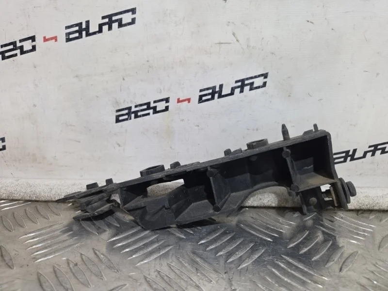 Крепление бампера Audi A6 2014 4G0807284 C7, переднее правое