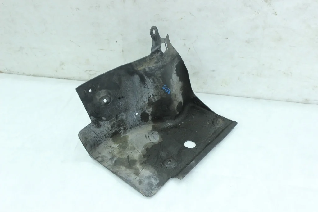 Пыльник моторного отсека правый Opel Astra H