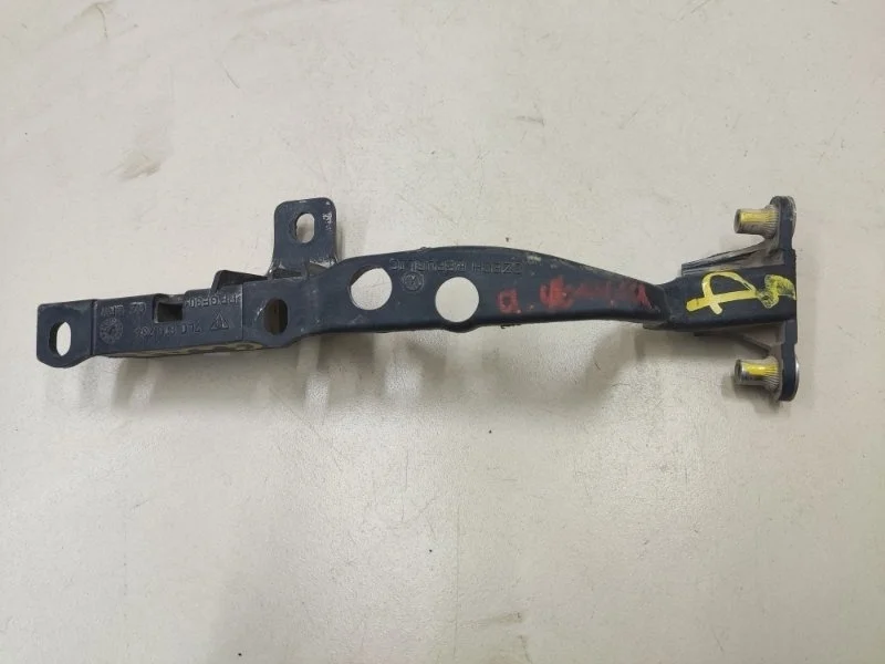 Кронштейн фары правый Volkswagen Touareg 1 7L