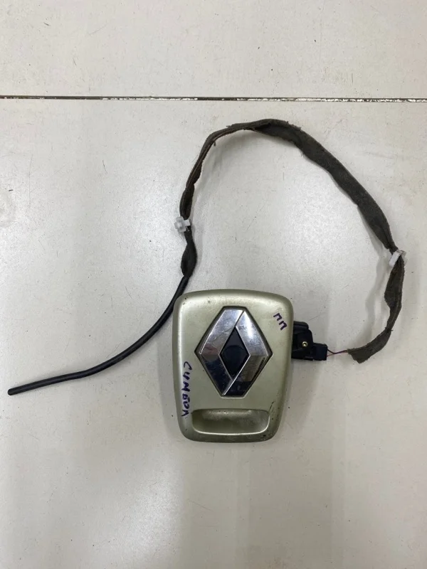 Кнопка открывания багажника Renault Symbol 1