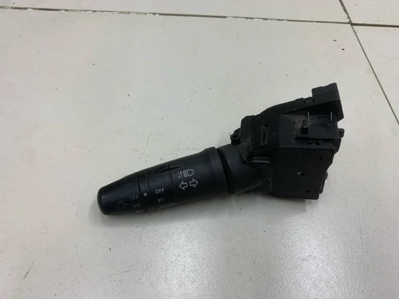 Переключатель поворотов подрулевой Nissan Almera 2