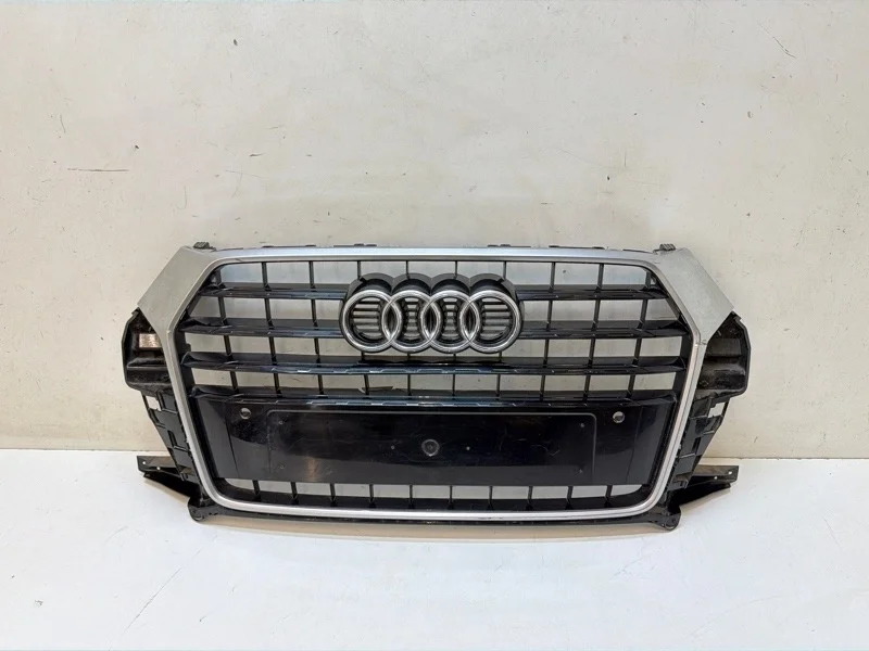 Решетка радиатора AUDI Q3 2014-2018 8U