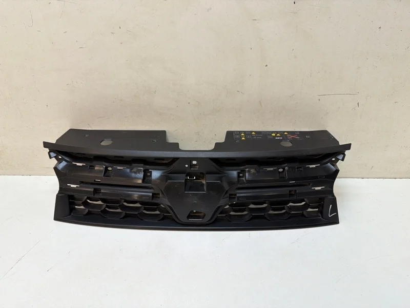 Решетка радиатора Renault Duster 2015-2018