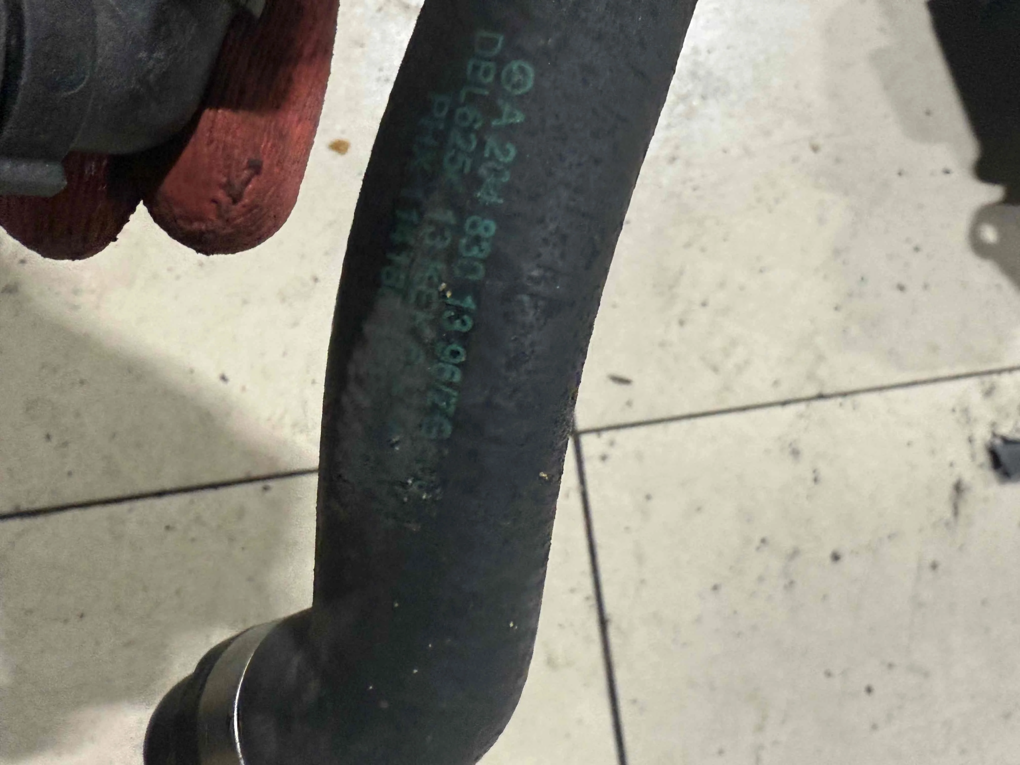 Патрубок (трубопровод, шланг) Mercedes-Benz W204/S204/С204 рестайлинг (2011—2015) A2048301396
 272