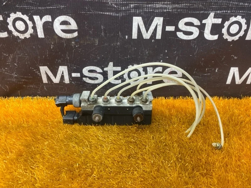 Блок клапанов пневмоподвески Mercedes-Benz S-Class 2003 A2203200258 W220 112.972