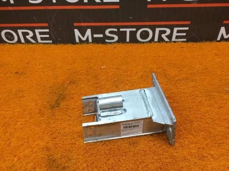 Кронштейн усилителя бампера Audi A4 2009 8K0807134C B8/8K CDNC, передний правый