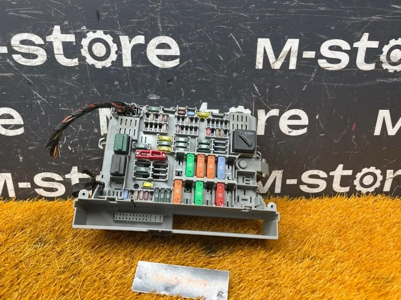 Блок предохранителей Bmw 3-Series 2007 61146906624 E90 N46B20B