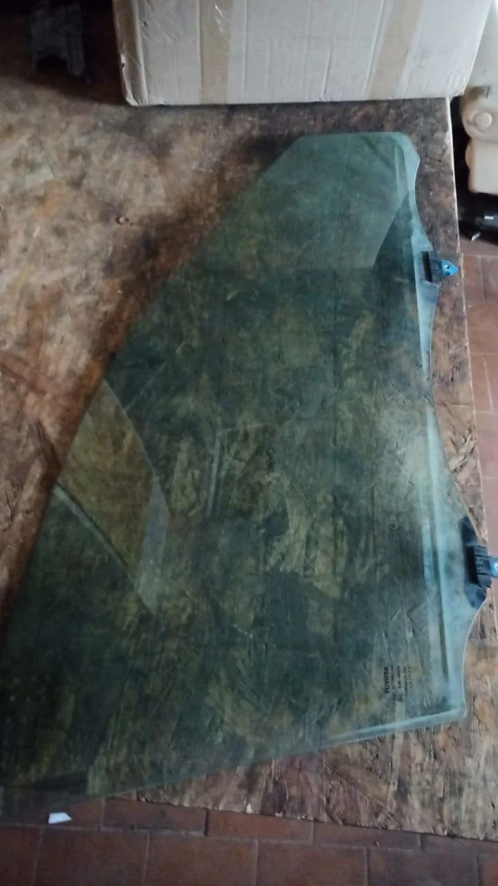 Стекло двери передней правой Toyota Camry XV50 (2011—2014)