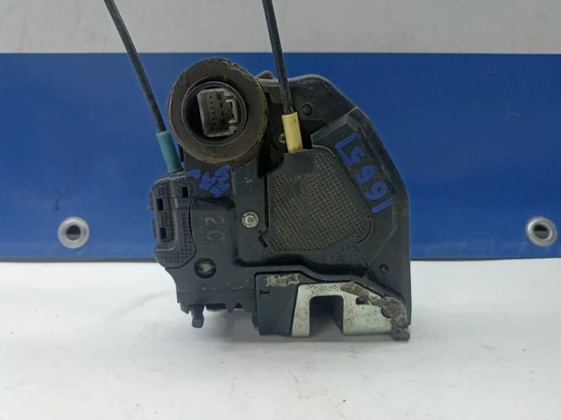 Замок двери Toyota RAV 4 III 2006 - 2013 6905042021, задний правый